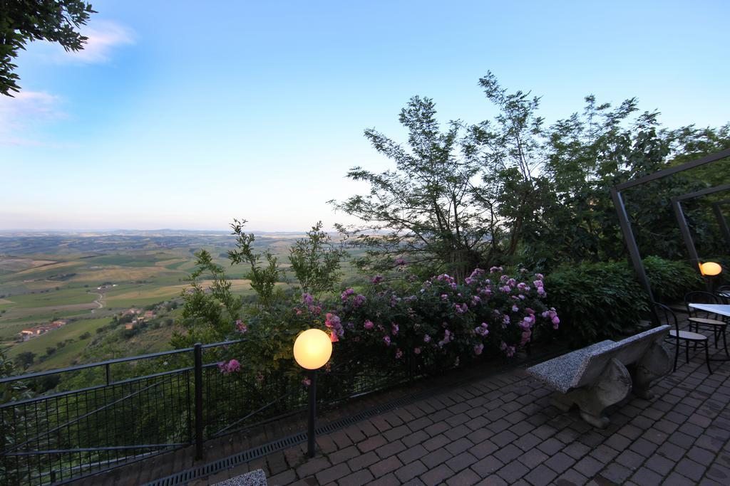 Hotel Dei Capitani Montalcino Exterior photo