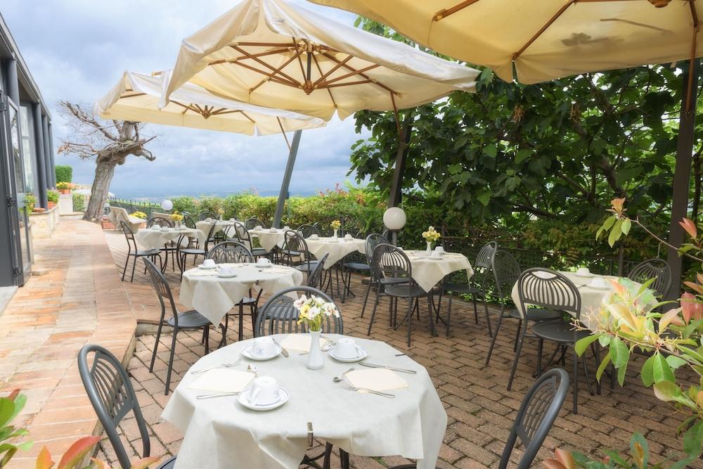 Hotel Dei Capitani Montalcino Exterior photo