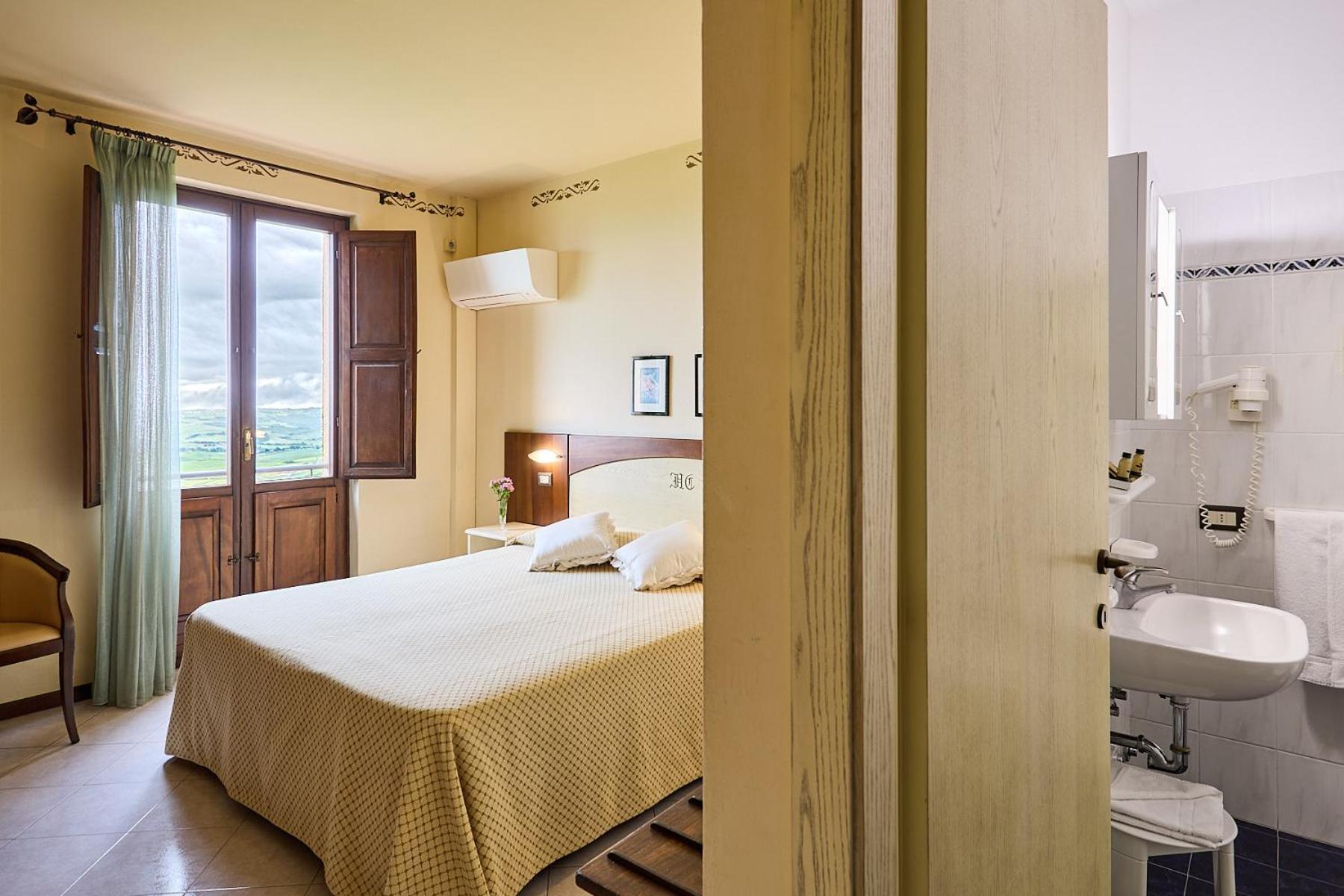 Hotel Dei Capitani Montalcino Exterior photo