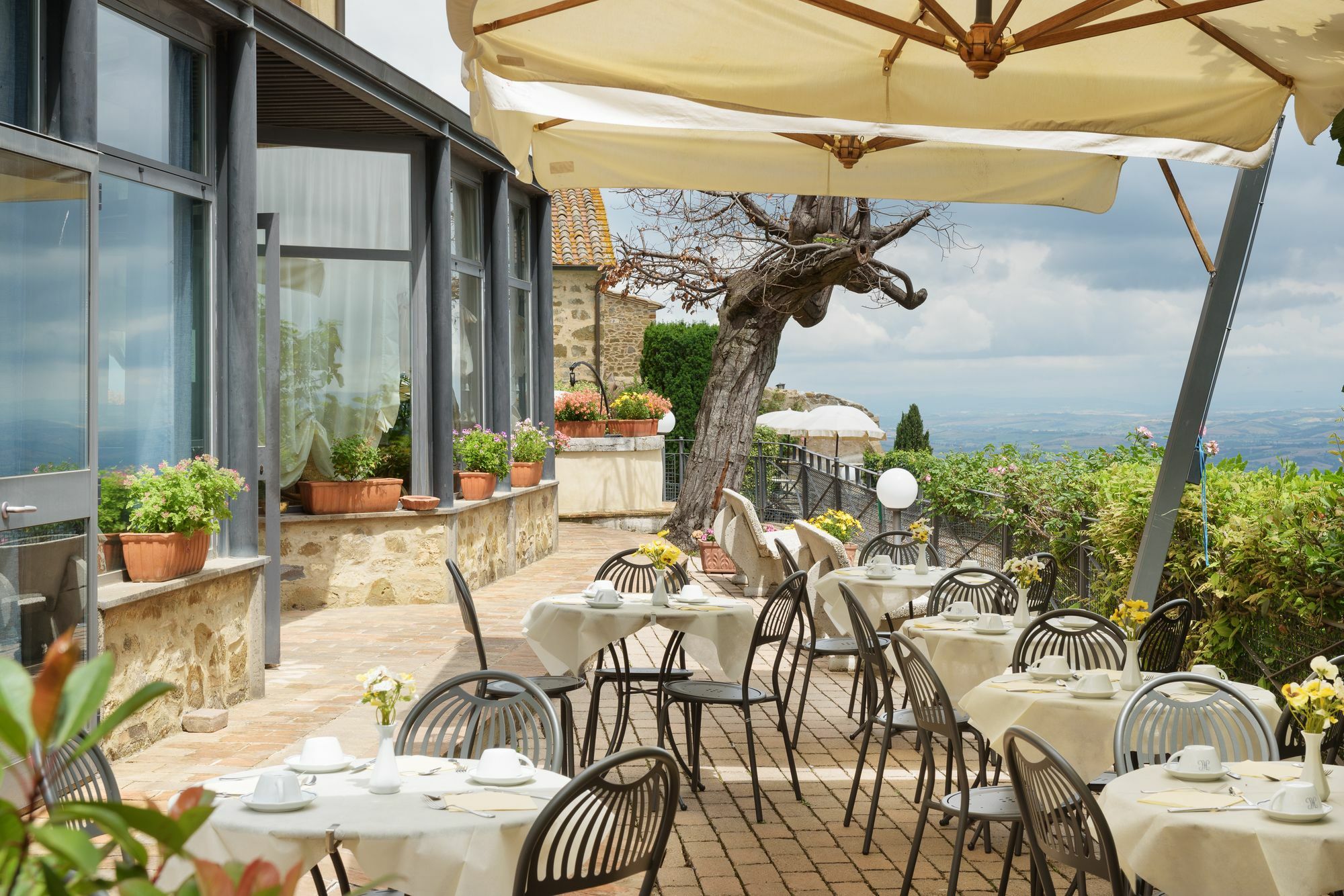 Hotel Dei Capitani Montalcino Exterior photo